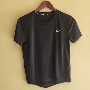 Nike Women's Black Short Sleeve Tee
